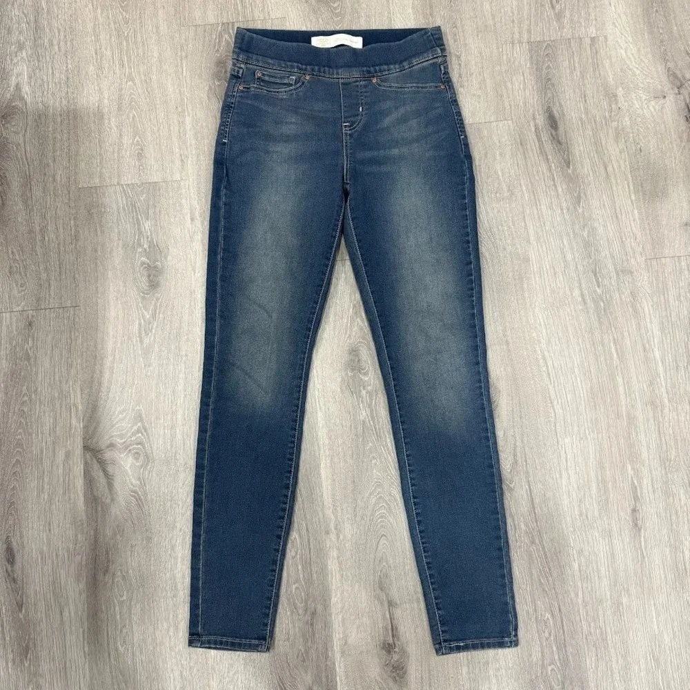 Signature Levi Strauss Gold Totally Shaping Pull‎ On Skinny Jeans Medium Wash 4M
